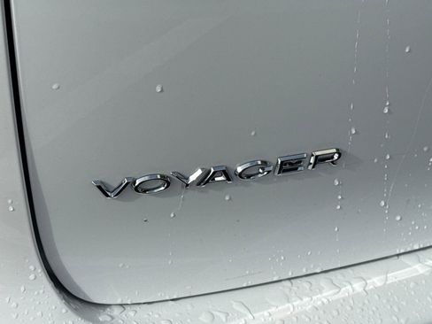 Used 2025 Chrysler Voyager LX image 27
