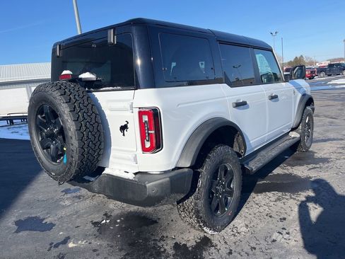 New 2025 Ford Bronco Outer Banks w/ Black Appearance Package image 3