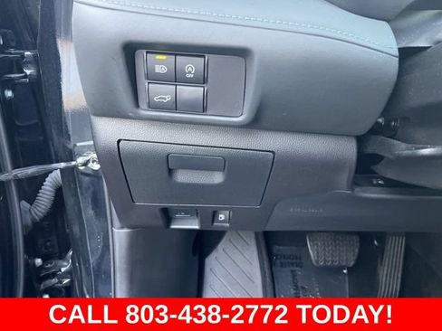 Used 2024 Toyota Highlander XLE AWD/4WD image 32