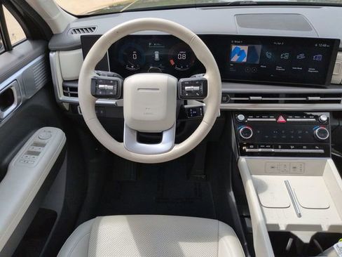 Used 2025 Hyundai Santa Fe SEL FWD image 17