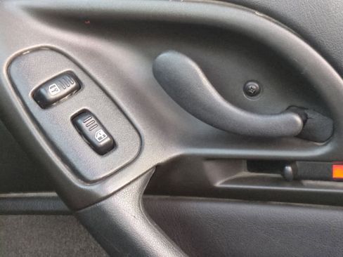 Used 2002 Chevrolet Camaro LT image 28