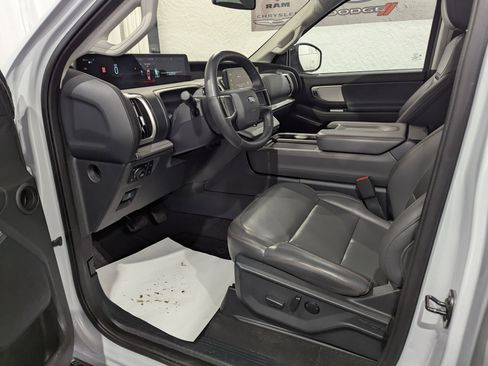 Used 2025 Ford Expedition Active AWD/4WD image 20