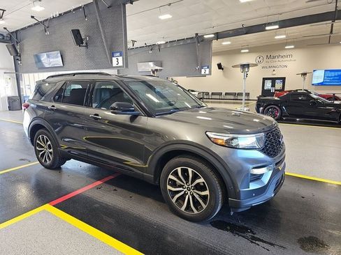 Used 2020 Ford Explorer ST w/ Premium Technology Package image 3