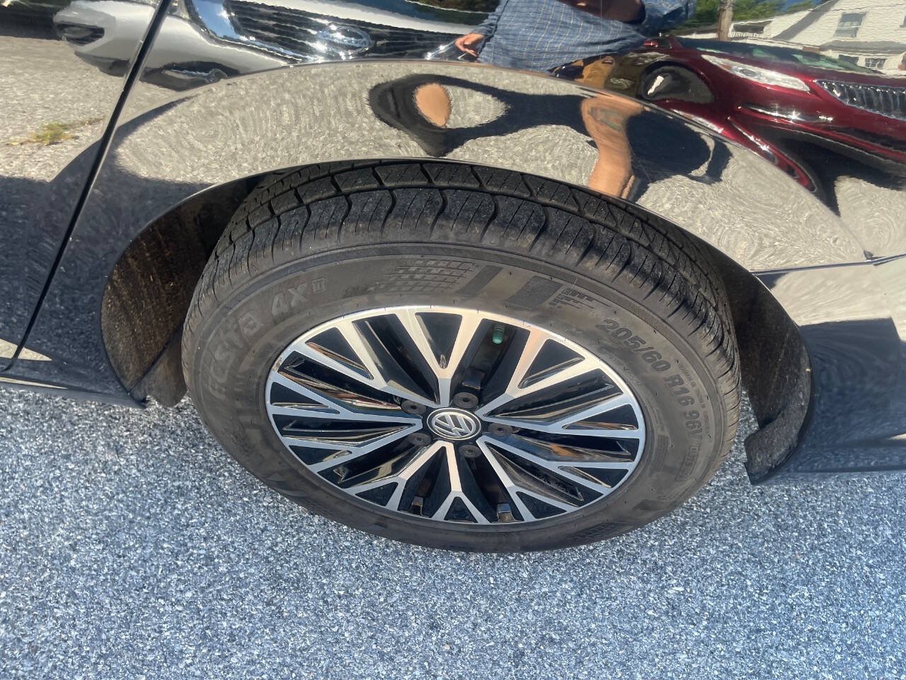Used 2019 Volkswagen Jetta SE w/ Cold Weather Package FWD image 32