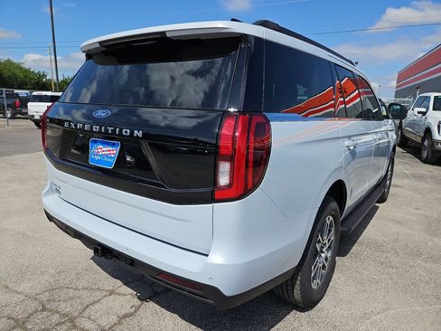 New 2026 Ford Expedition Active RWD image 11