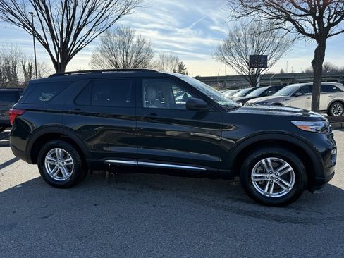 Used 2022 Ford Explorer XLT w/ Equipment Group 202A image 5