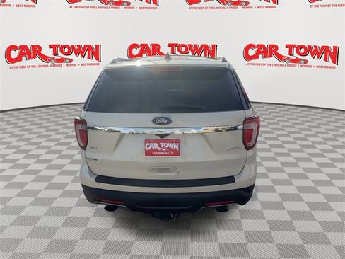 Used 2018 Ford Explorer XLT image 7