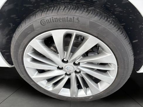 Certified 2025 Buick Envision Avenir image 19