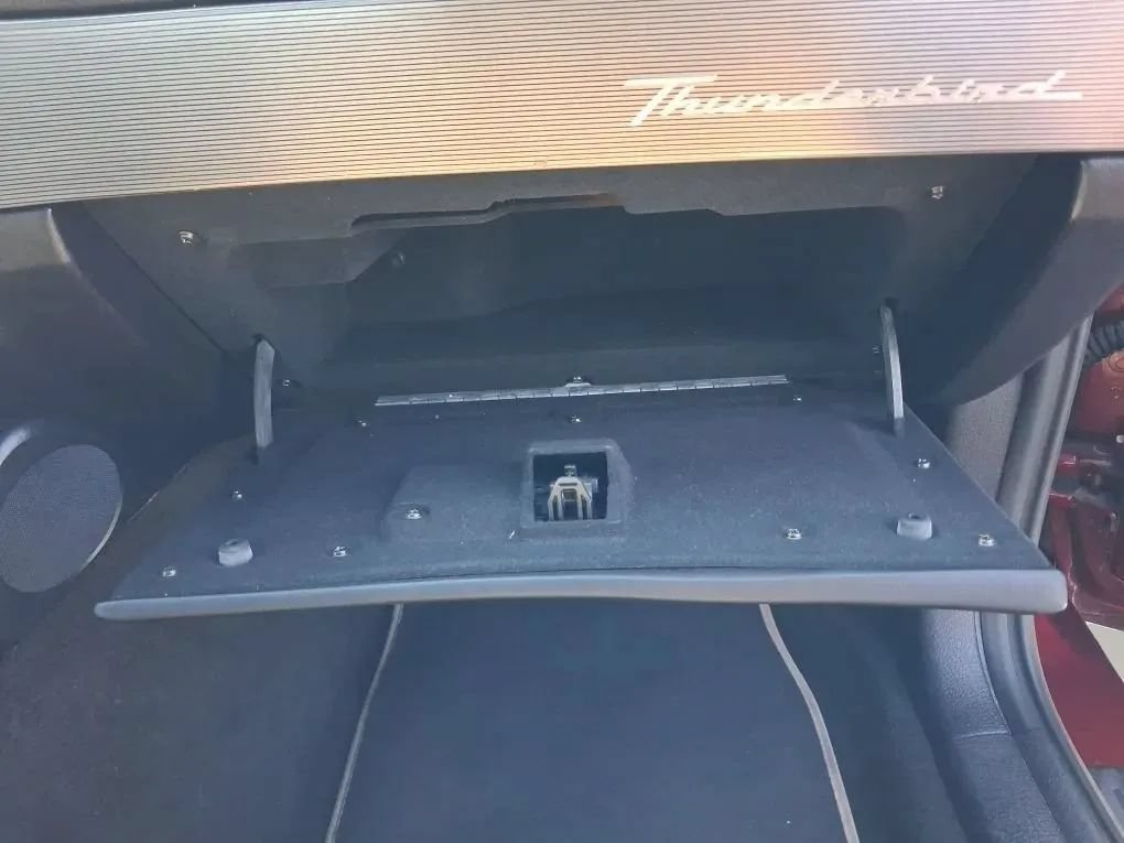 Used 2004 Ford Thunderbird RWD image 30