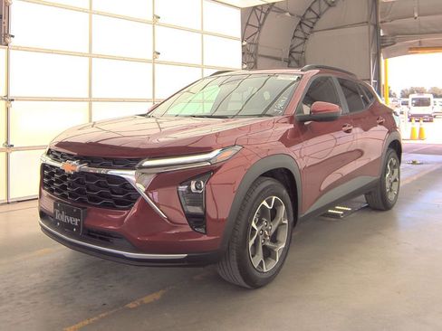 Used 2024 Chevrolet Trax LT w/ Driver Confidence Package image 6