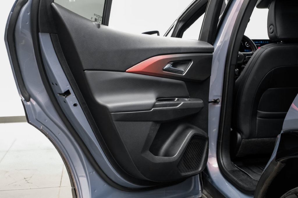 Used 2024 Chevrolet Equinox EV RS w/ LPO, Trailering Package FWD image 43