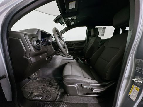 Used 2024 Chevrolet Colorado W/T image 13