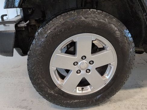 Used 2011 Jeep Wrangler Unlimited Sahara w/ Dual Top Group AWD/4WD image 9