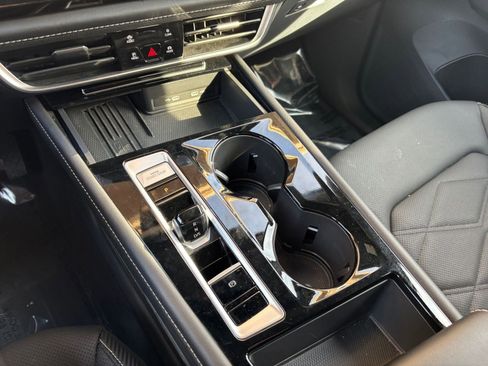 Used 2025 Volkswagen Atlas Cross Sport SE image 43