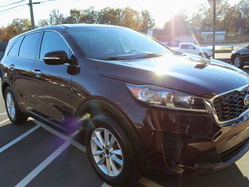 Used 2019 Kia Sorento LX image 3
