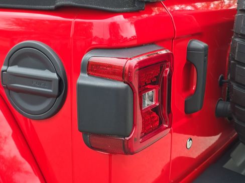 Used 2019 Jeep Wrangler Unlimited Sahara w/ Quick Order Package 24M Moab AWD/4WD image 33