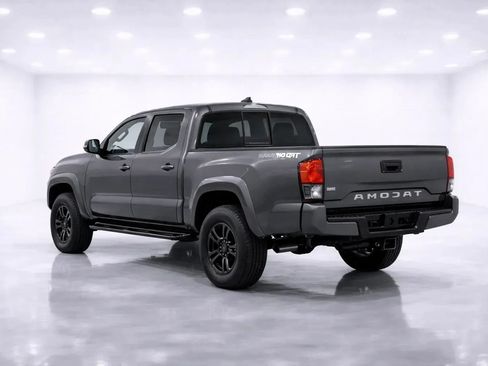 Used 2017 Toyota Tacoma SR5 AWD/4WD image 4