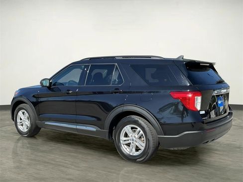 Certified 2022 Ford Explorer XLT image 4