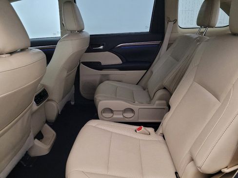Used 2018 Toyota Highlander Limited Platinum image 18