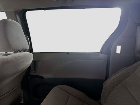 Used 2019 Toyota Sienna LE AWD/4WD image 30