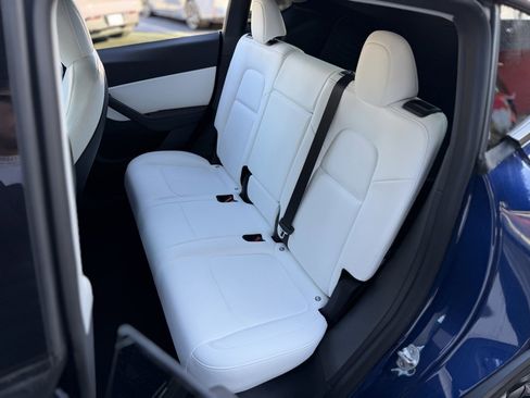 Used 2022 Tesla Model Y Long Range image 31