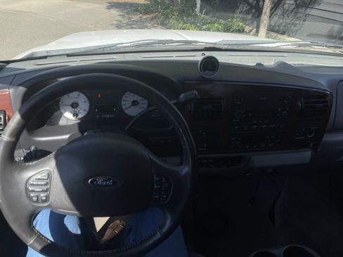 Used 2006 Ford F350 Lariat image 12