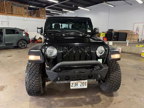 Used 2020 Jeep Gladiator Sport w/ Quick Order Package 24S image 2