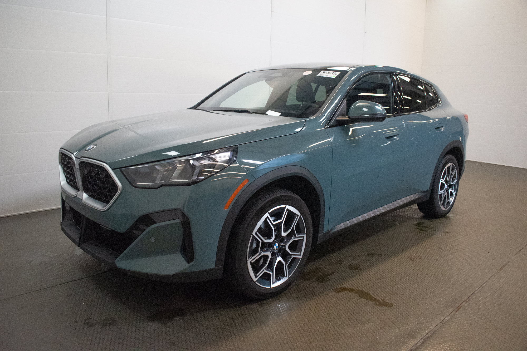 Used 2025 BMW X2 xDrive28i AWD/4WD image 8