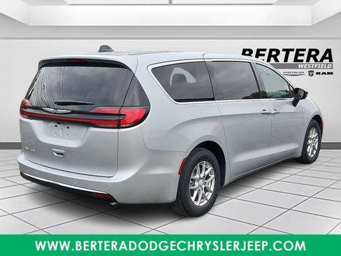 New 2026 Chrysler Pacifica Select FWD image 4