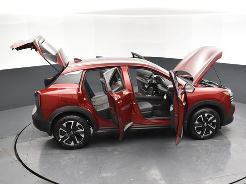 Certified 2025 Nissan Kicks SV image 27