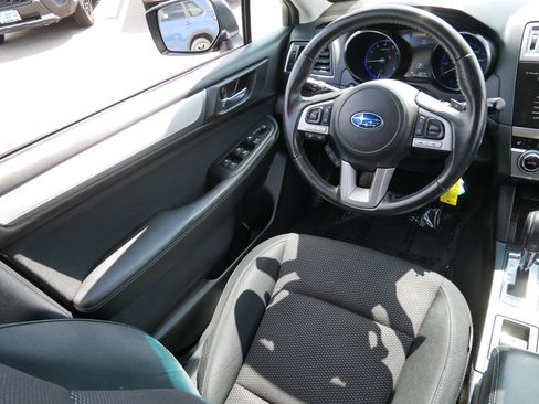 Used 2017 Subaru Outback 2.5i Premium AWD/4WD image 9