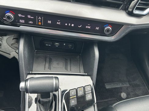 Used 2025 Kia Sportage SX image 30