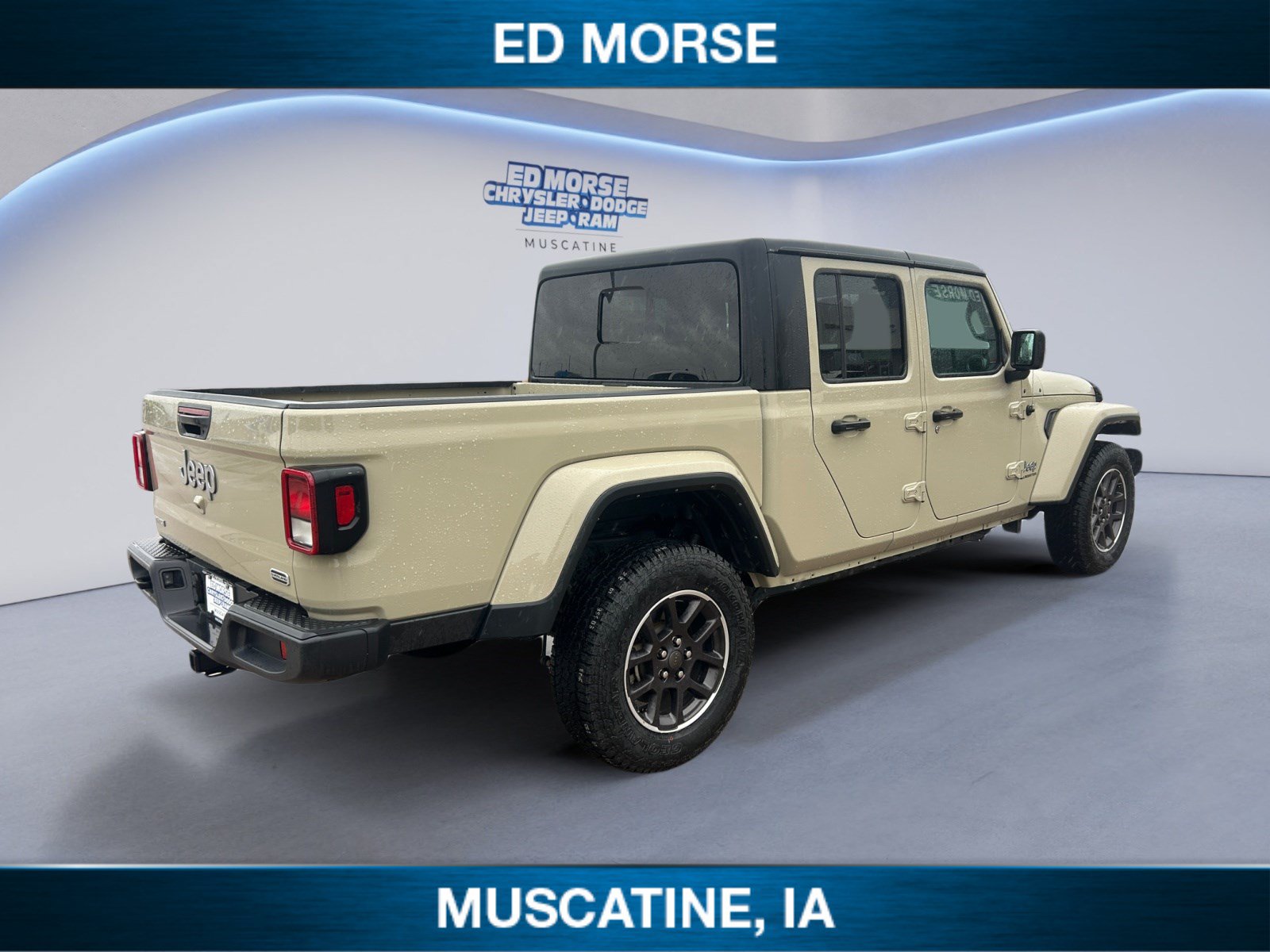 Used 2022 Jeep Gladiator Overland w/ Cold Weather Group AWD/4WD image 5