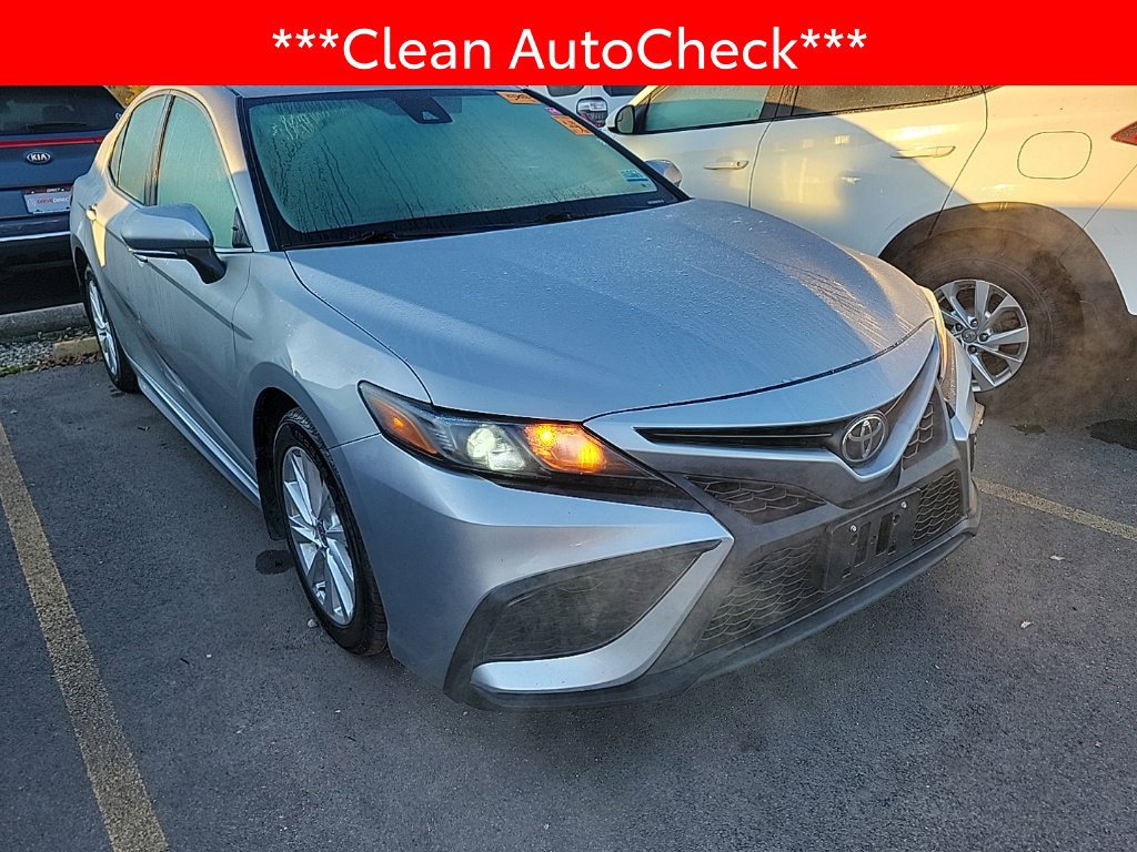 Used 2024 Toyota Camry SE FWD image 3