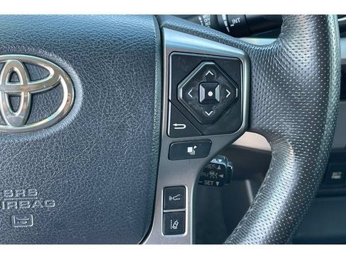 Used 2018 Toyota Tacoma SR5 RWD image 35