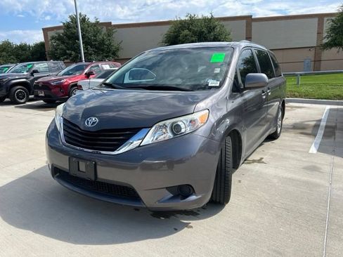 Used 2012 Toyota Sienna LE FWD image 7