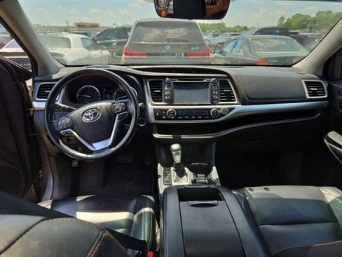 Used 2018 Toyota Highlander XLE AWD/4WD image 13