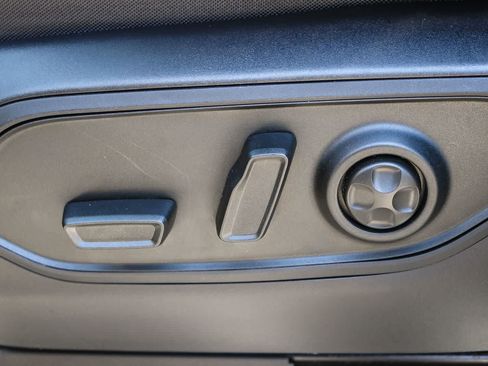 Used 2025 Jeep Grand Cherokee Laredo X RWD image 24