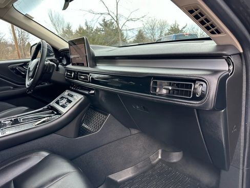 Used 2022 Lincoln Aviator AWD image 12
