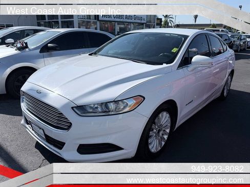 Used 2016 Ford Fusion SE FWD image 3