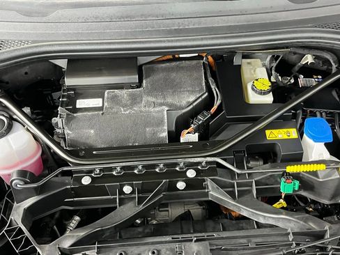 Used 2023 Audi Q4 e-tron Prestige image 28