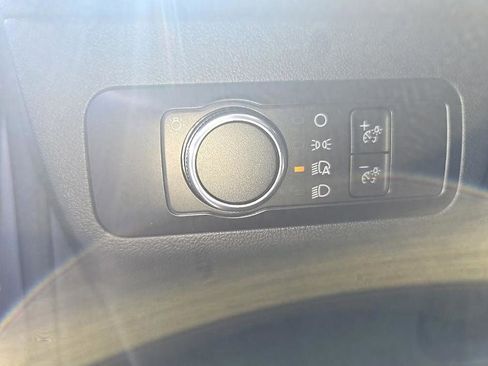 Used 2022 Ford Escape SE image 12