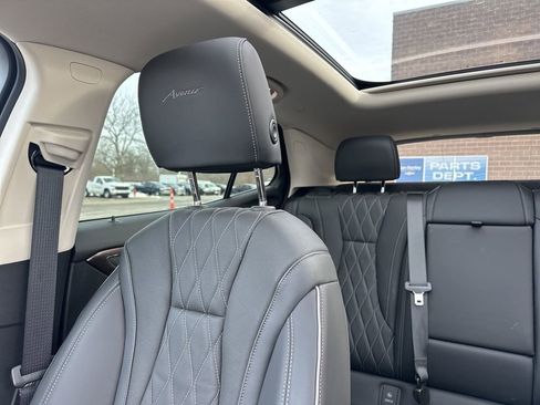 Used 2023 Buick Envision Avenir image 10
