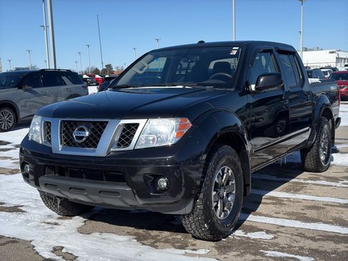 Used 2017 Nissan Frontier PRO-4X image 2