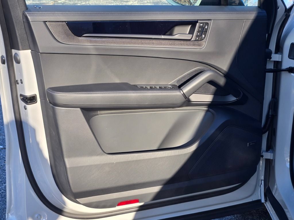 New 2026 Porsche Cayenne GTS AWD/4WD image 17