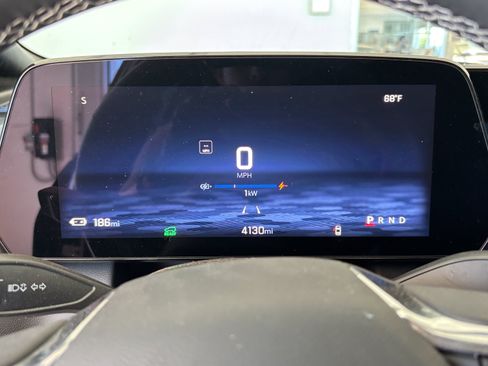Used 2025 Chevrolet Equinox EV LT w/ Convenience Package II FWD image 11