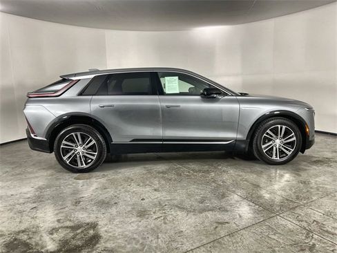 Used 2026 Cadillac Lyriq Premium Luxury image 9