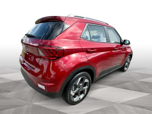 Used 2025 Hyundai Venue SEL FWD image 8