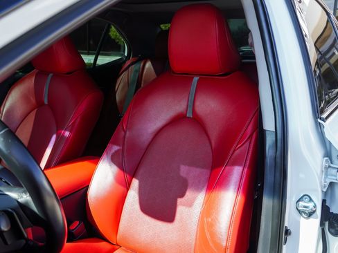 Used 2019 Toyota Camry XSE FWD image 16