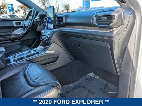 Used 2020 Ford Explorer Platinum w/ Premium Technology Package image 23